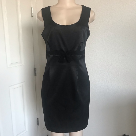 Dresses & Skirts - Classic Black Dress